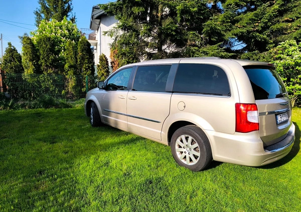 Chrysler Town &amp; Country cena 48500 przebieg: 197000, rok produkcji 2014 z Nowy Staw małe 92